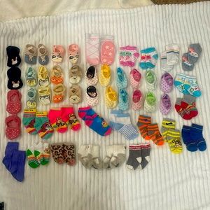 34 pairs of Infant/toddler Variety Socks